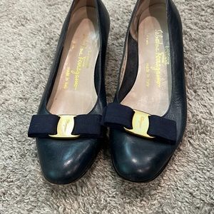 Ferragamo navy kitten heel pumps